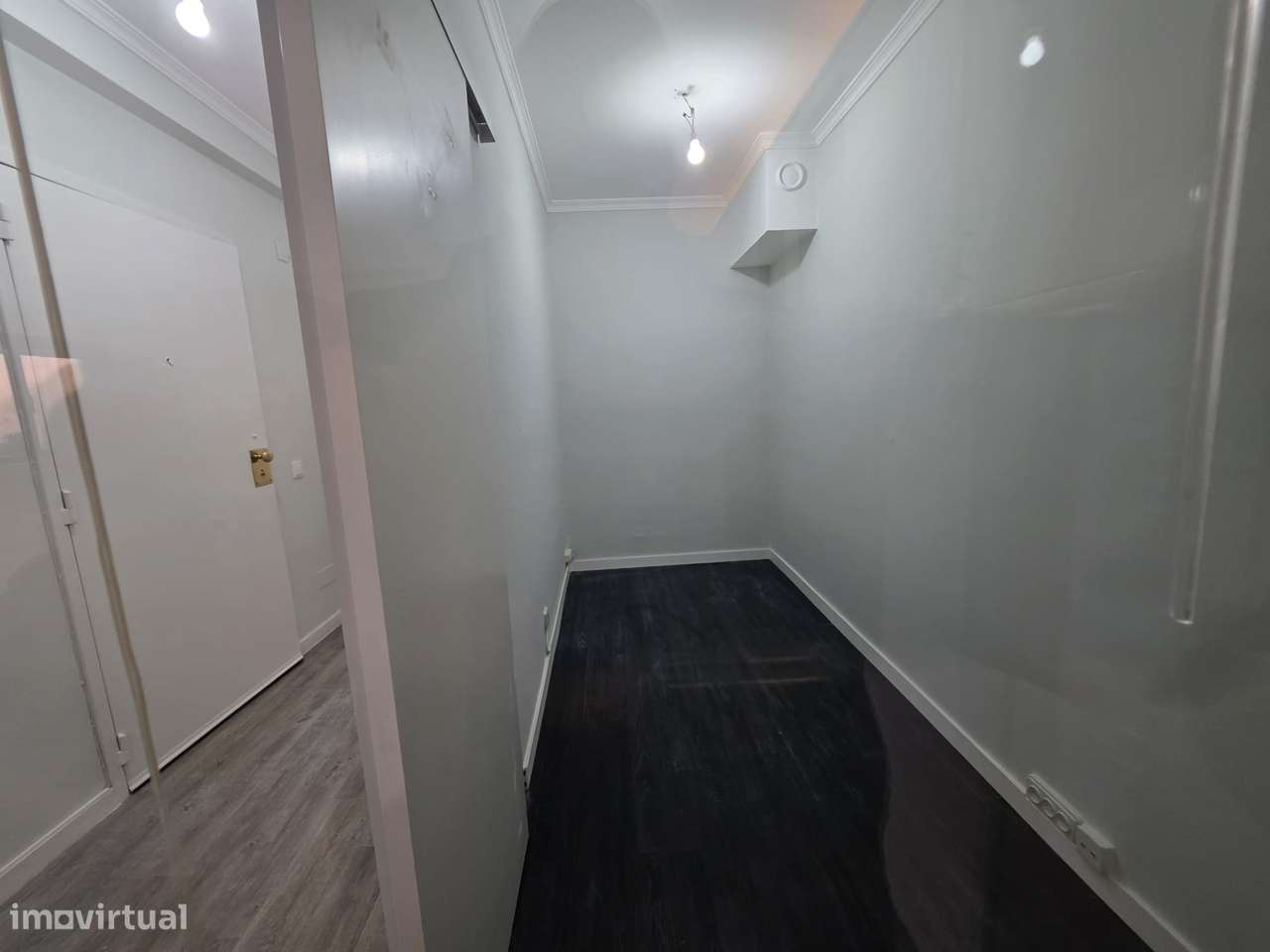 Apartamento T1 com segurança e ótima localização-17