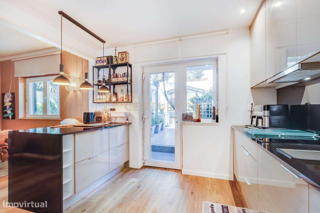 MORADIA T4 COM JARDIM E GARAGEM-8