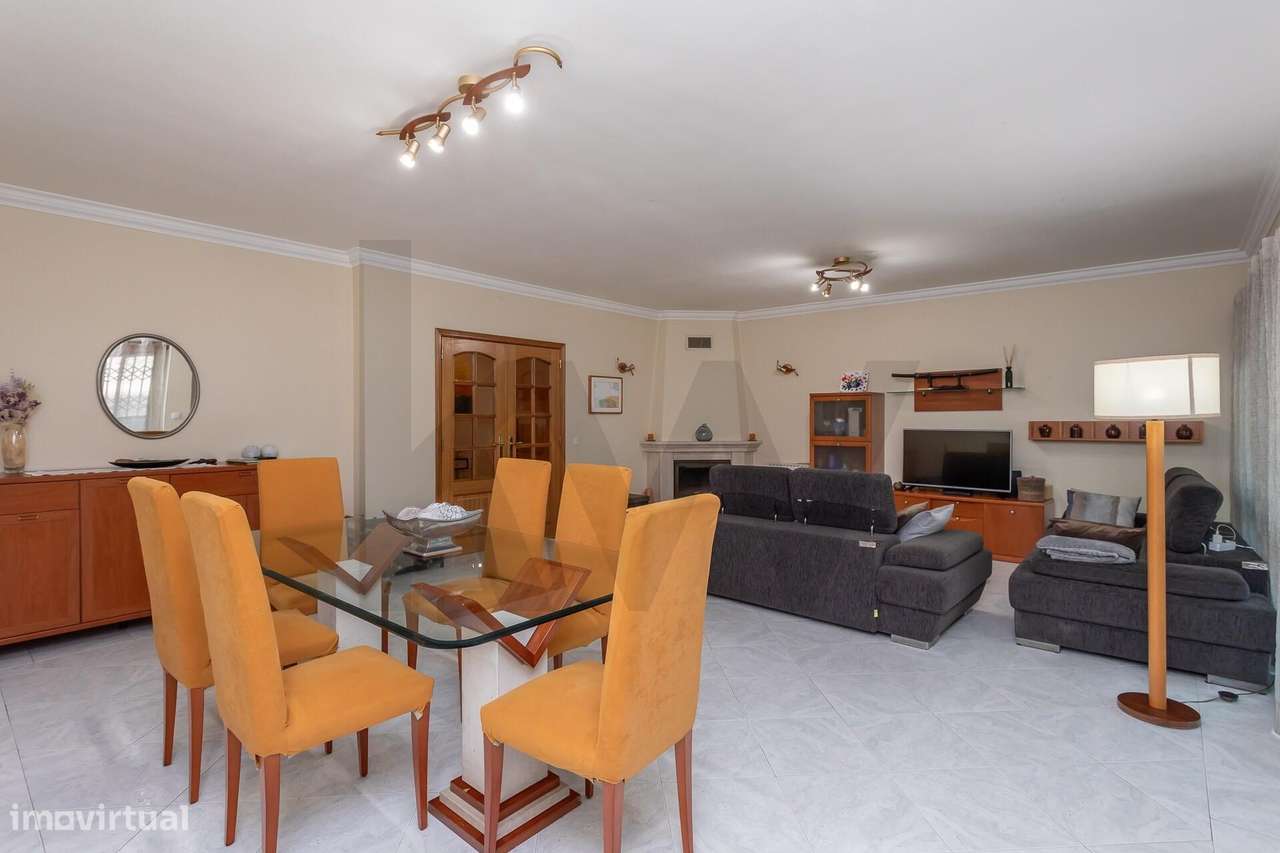 Um T3 com garagem ao preço de um T1 em Lisboa? Sim — é possível em Car - Grande imagem: 1/25