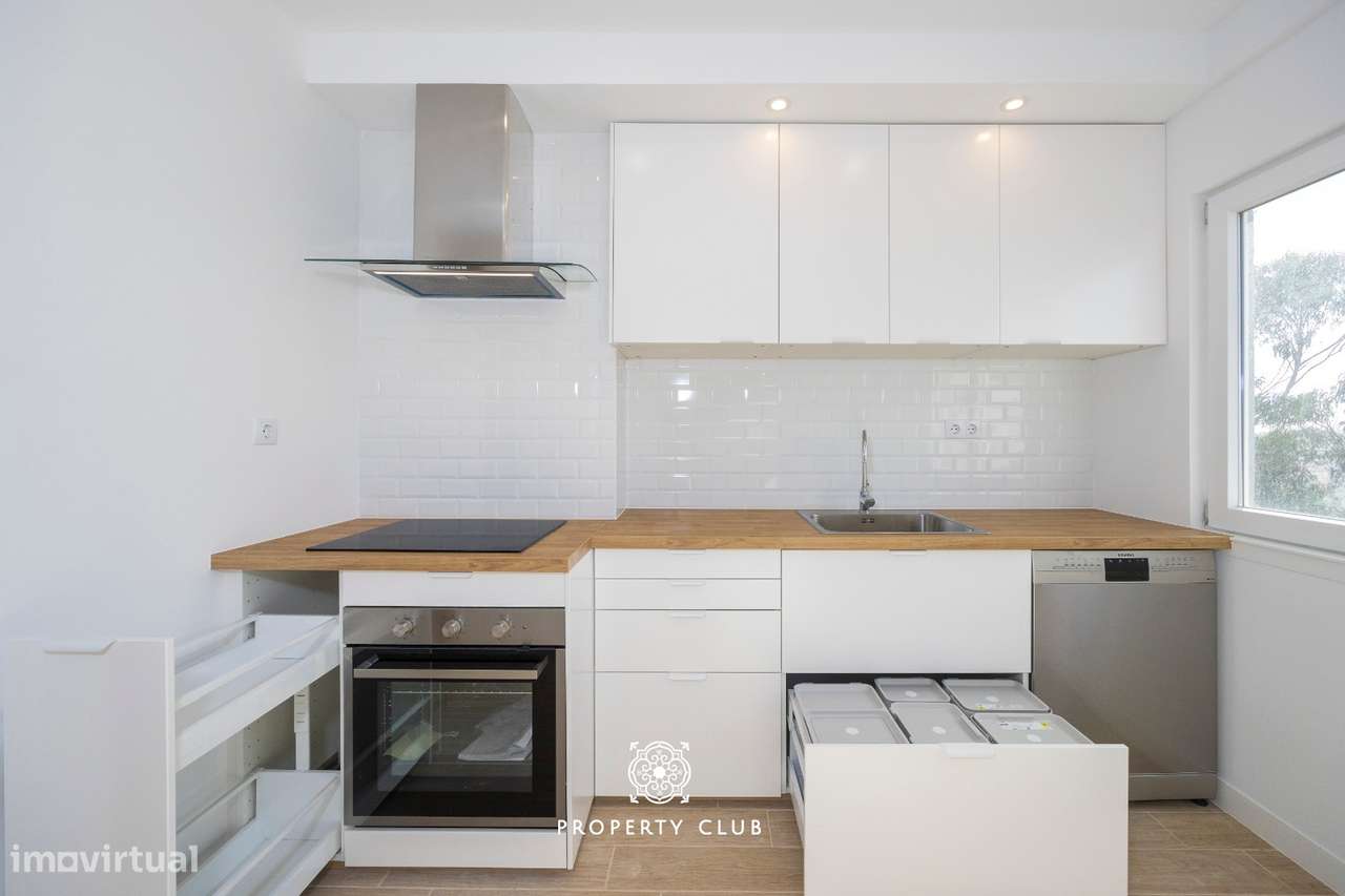 Apartamento T3 em fase de remodelação em Queluz-3