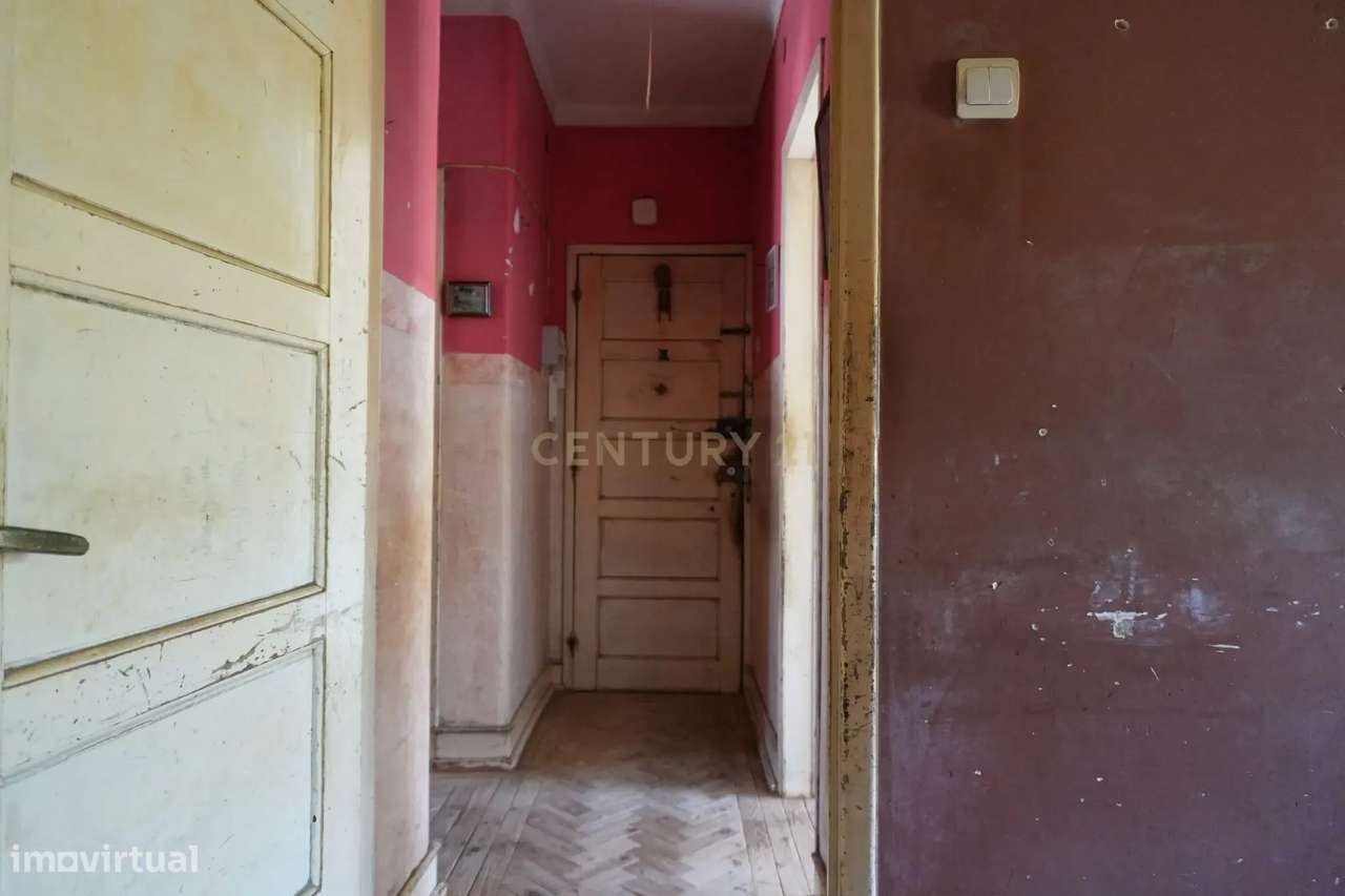 Apartamento T2 para Recuperação em Almada, Cova da Piedade-9