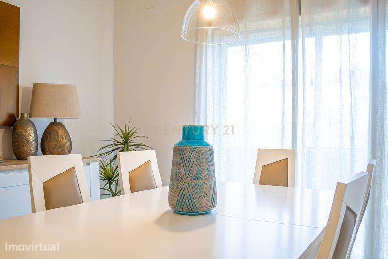 Apartamento T2 com elevador, lugar de estacionamento e arrecadação na-23