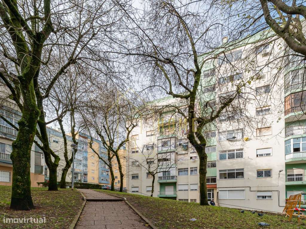 T3 convertido em T4 com Elevador | Junto ao Metro da Reboleira-24