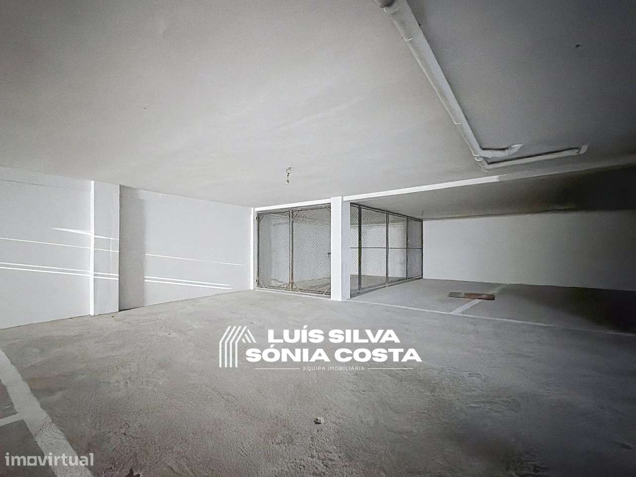 Garagem fechada c/ 166m2 & Estacionamento para 9 Carros no centro...-8