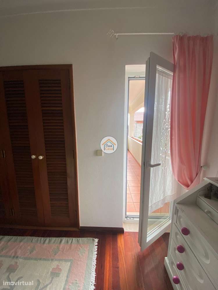 Moradia Geminada  de um dos lados do outro tem entarada e jardim em to-59