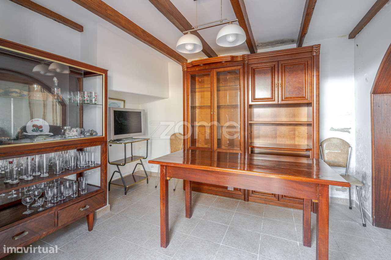 Moradia T6 na Ribeira Brava – Espaço e potencial investimento-29
