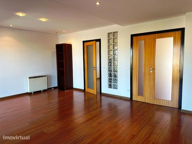 Apart amento T.4 - Eq., cond. c. piscina e p. infantil, Marinha Grand-1