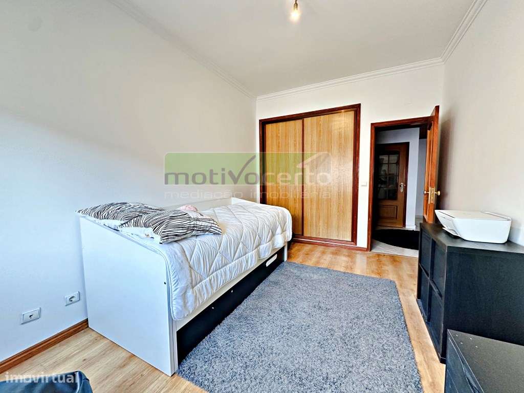 T2 Luminoso no Cacém com Varanda. Perto da Escola Secundária Gama B...-13