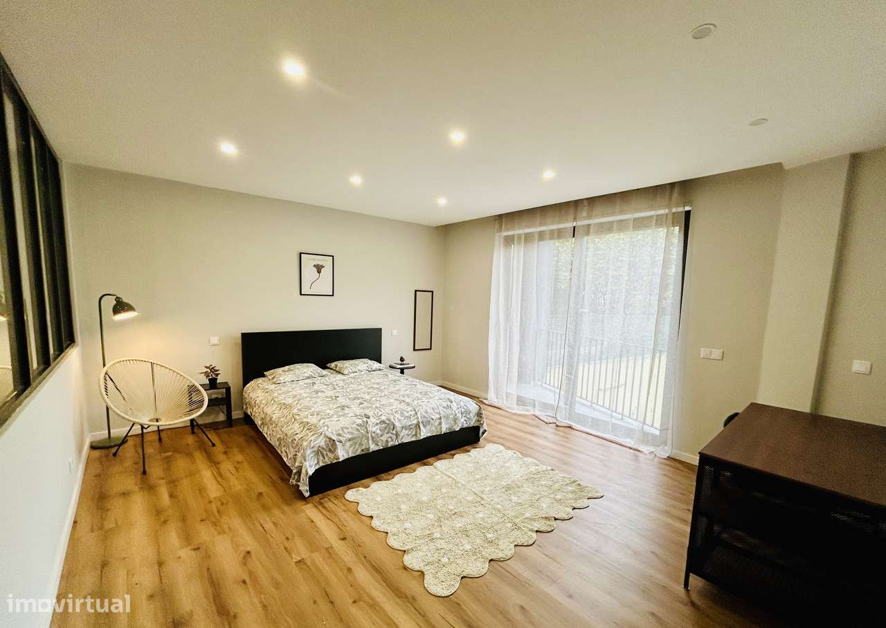 Arrenda-se T1 novo a estrear, mobilado e equipado, com garagem - Grande imagem: 5/12