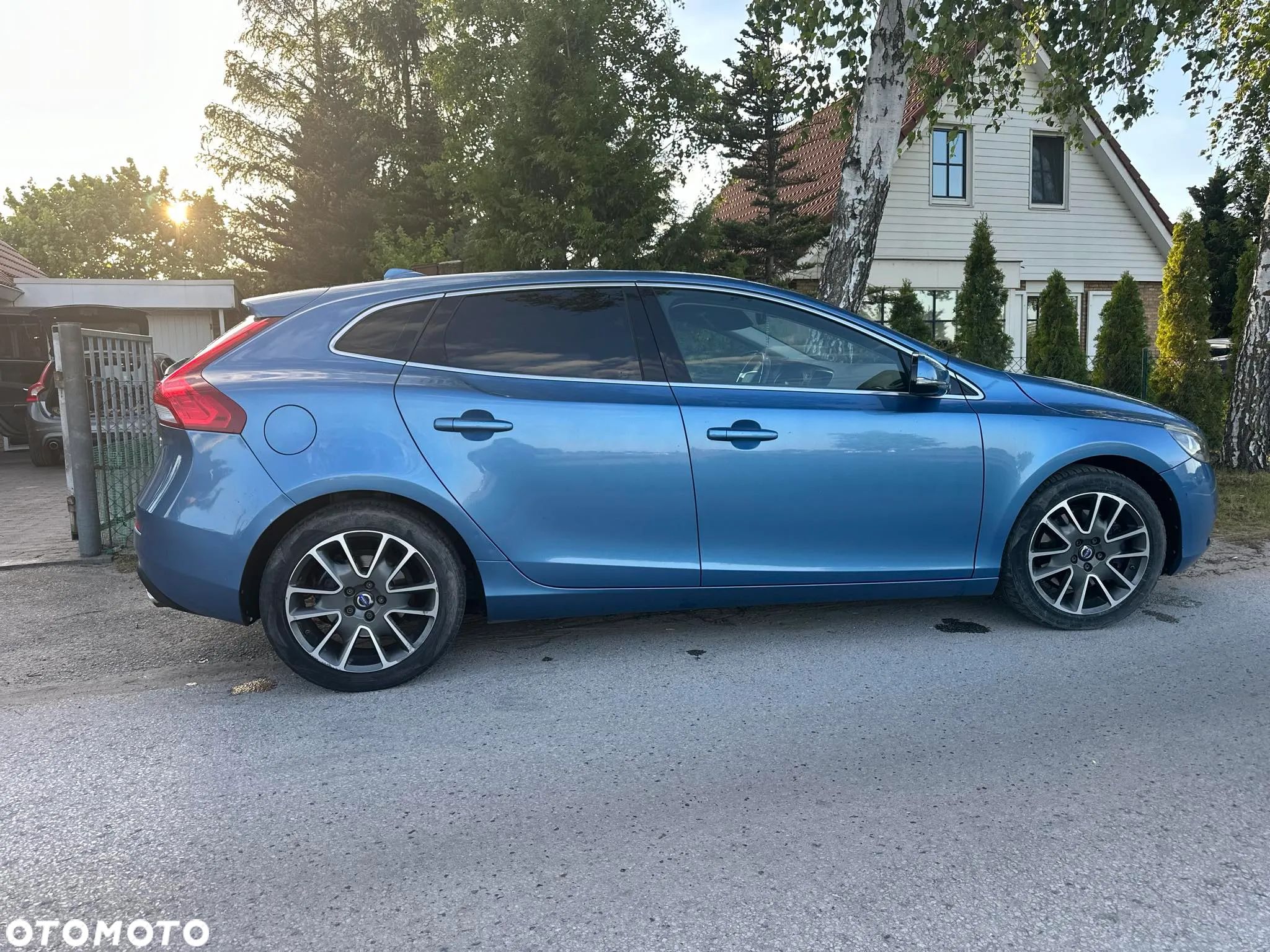 Volvo V40 D4 Drive-E Momentum - 1