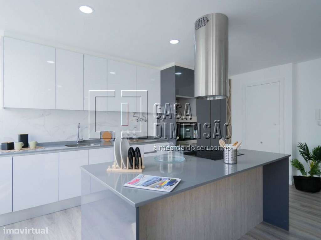 Apartamento de tipologia T3 com varanda, mobilado e equipado em Ben...-27