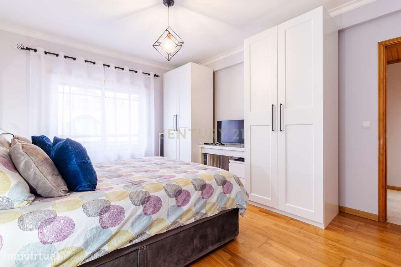 T2 Renovado | 2 WC Novas | 106 m² | Parqueamento + Arrecadação | Eleva-18