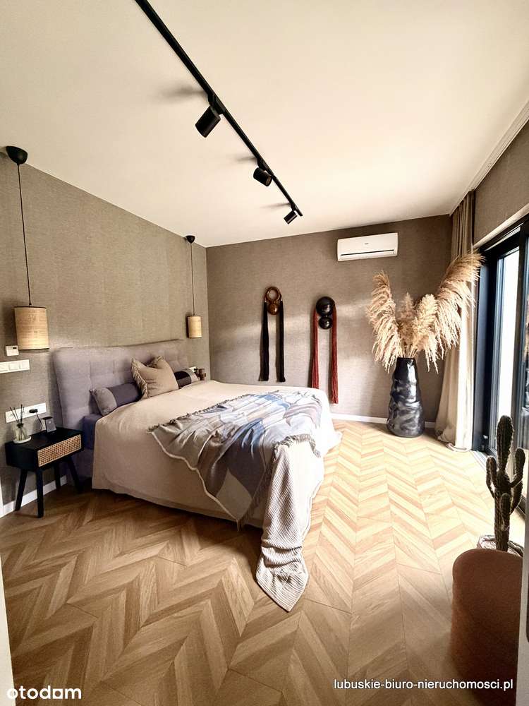 Komfortowy dom jednorodzinny z pięknym ogrodem-11