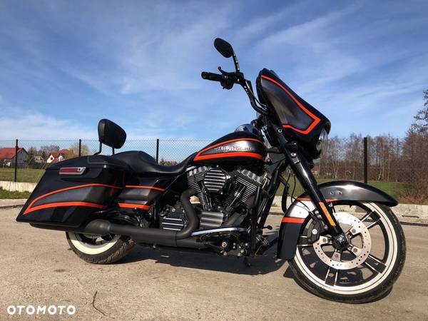 Harley-Davidson Touring Street Glide - 19