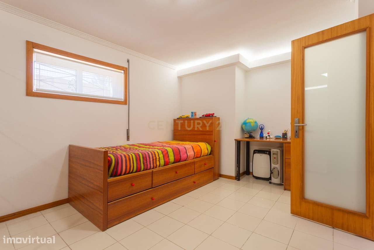 Moradia T4 de Luxo - Câstelo da Maia-13