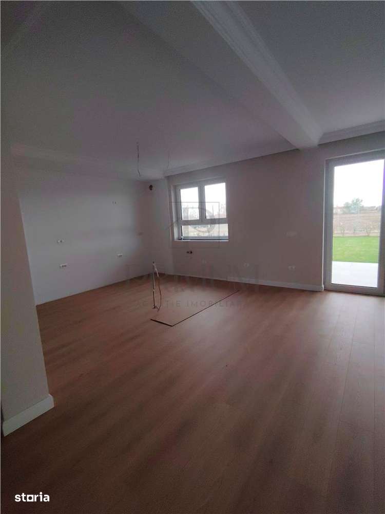 ZONA M CITY - Duplex despartit prin camera tehnica - canalizare - asfa - Imagine principală: 3/12