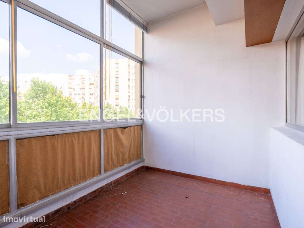 T3 com Terraço Privativo nas Avenidas Novas Oportunidade de Remodel...-10