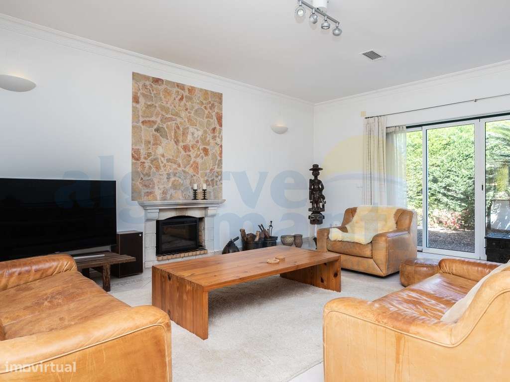 Moradia T5 com Jardim e Piscina + Lote Urbano para construção - Cas...-14