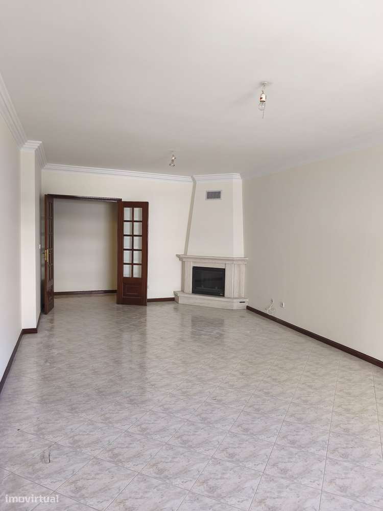 T2 Sintra, Urbanização da Cavaleira, Boas Áreas, Parqueamento.-11