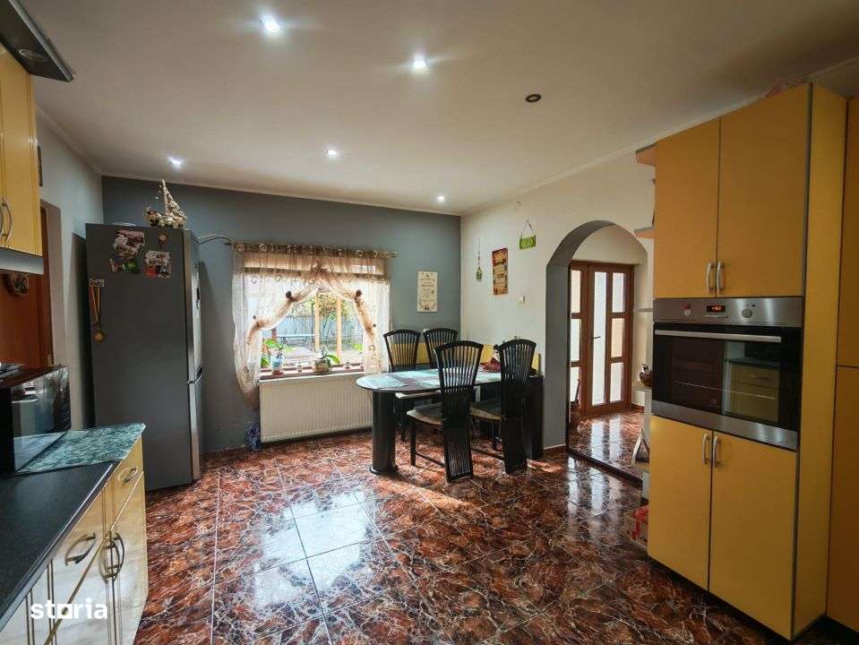 Casa in Serbanesti-4