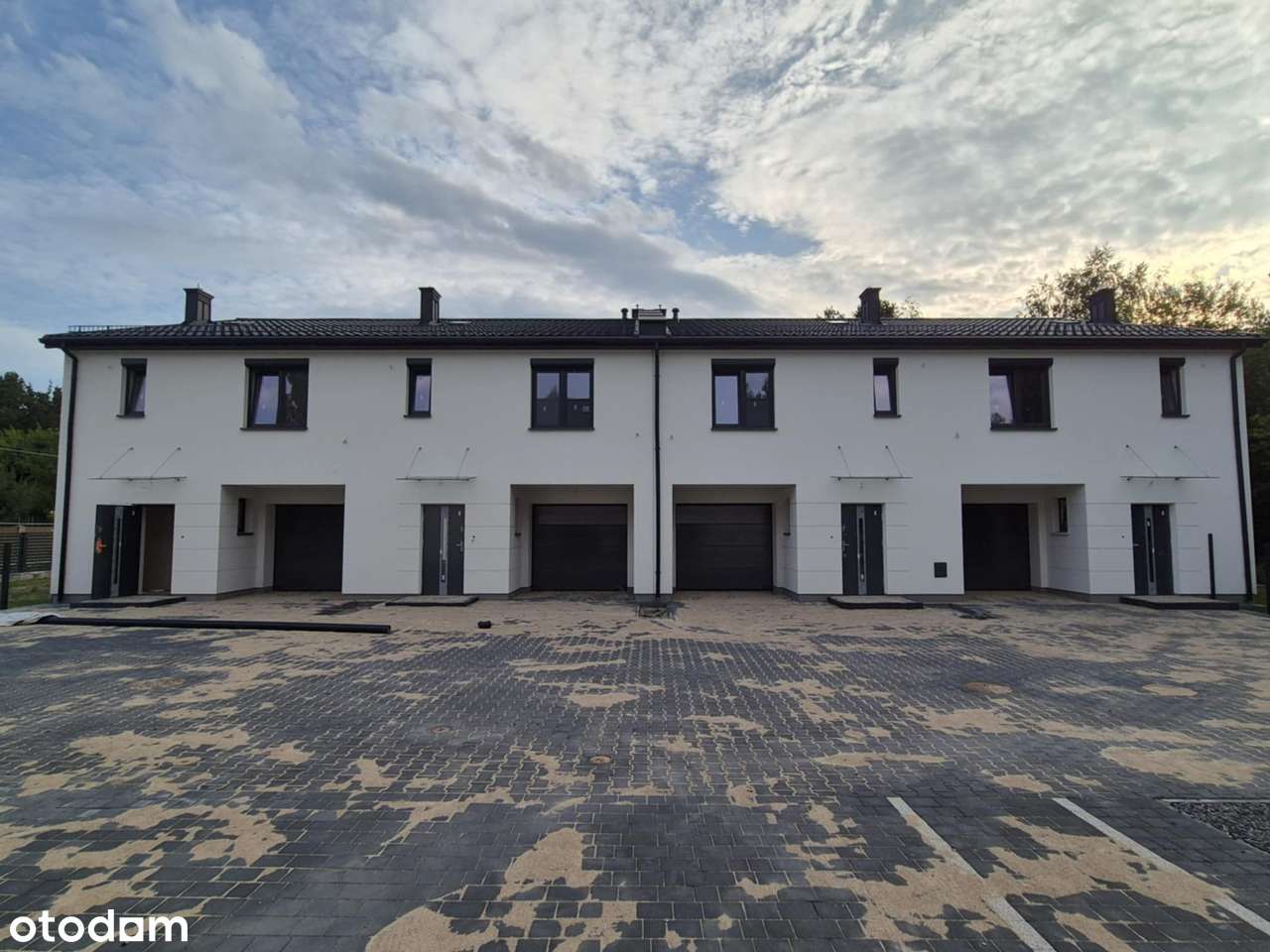 Domy z garażami, fotowoltaiką, roletami oraz dużymi ogródkami: 200 m2 - Pełny obrazek: 4/16