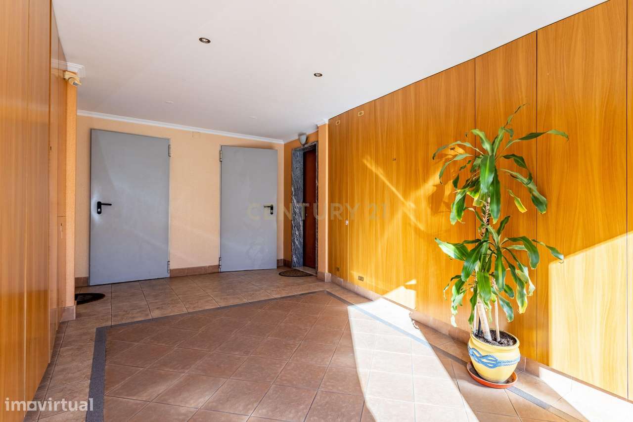 T3 COM GARAGEM, TERRAÇO E ARRECADAÇÃO - Grande imagem: 3/33