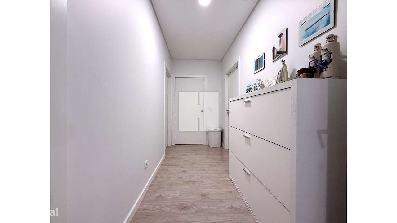 Apartamento T3 Seminovo c/ Terraço-25