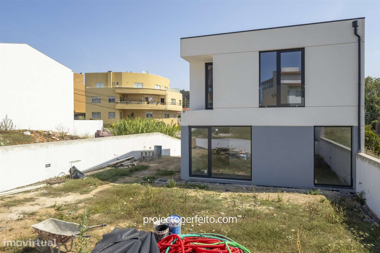 Moradia Geminada T3+1 Venda em São Félix da Marinha,Vila Nova de Gaia-24