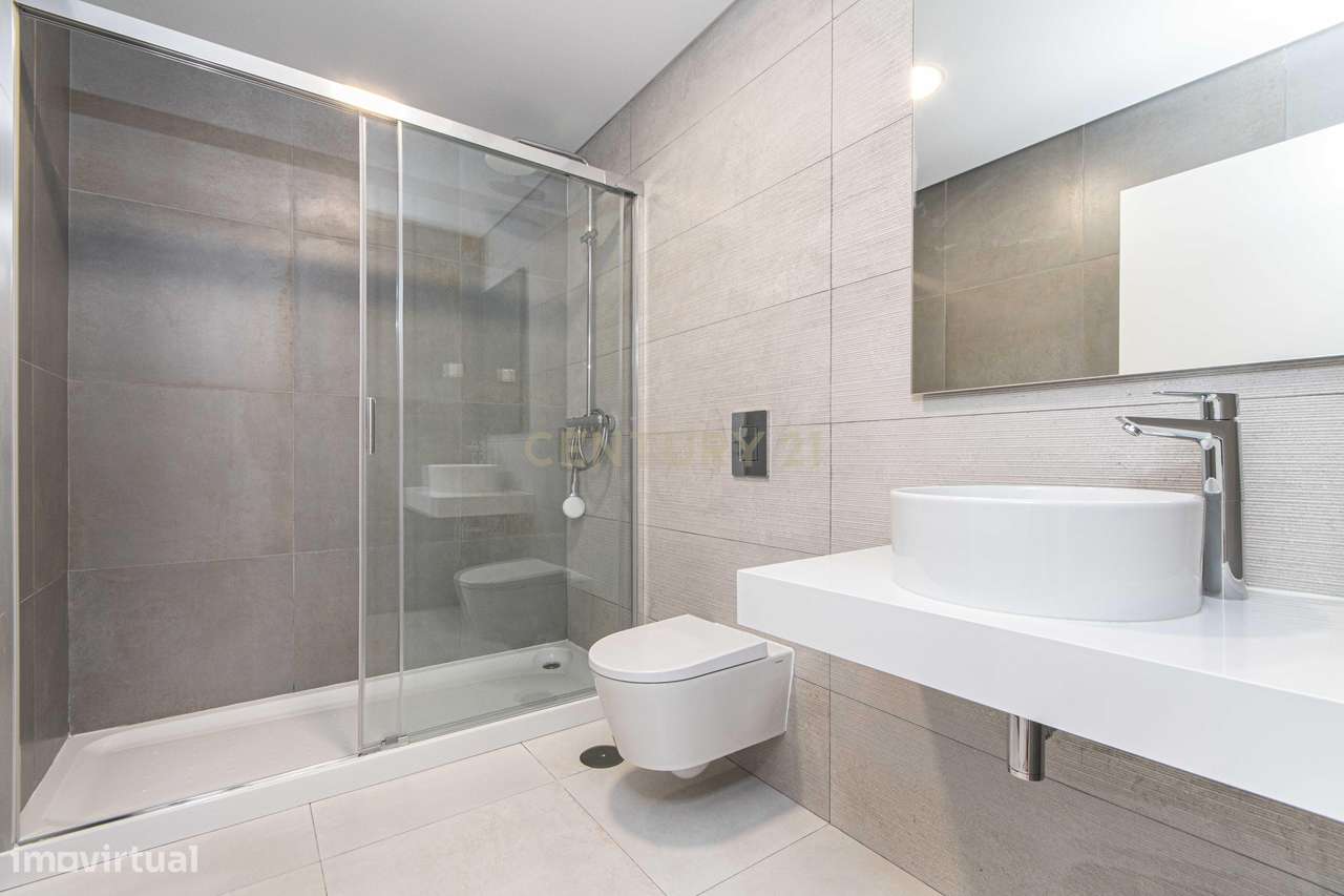 Penthouse T5 de luxo com vista rio – Carnaxide-16