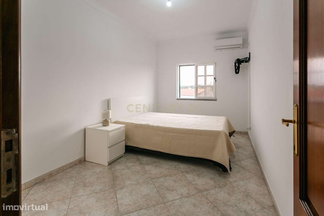 Moradia T3 com Piscina na Aldeia da Granja-16
