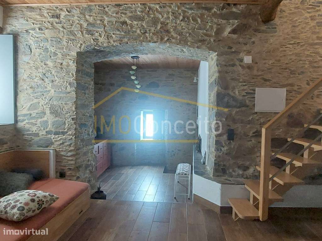 Alojamento local|| Moradia T3|| 2 pisos|| Castanheira de pera||-21