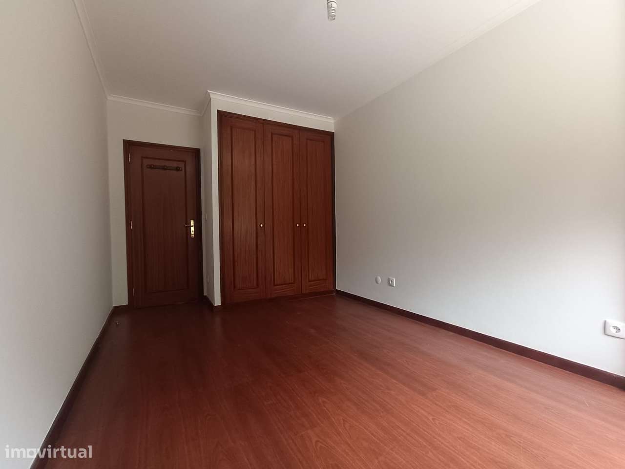 Apartamento T2+1 renovado c/excelente terraço em Oliveira do Douro-43
