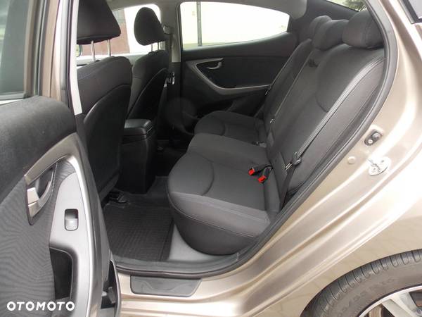 Hyundai Elantra 1.6 Comfort - 21