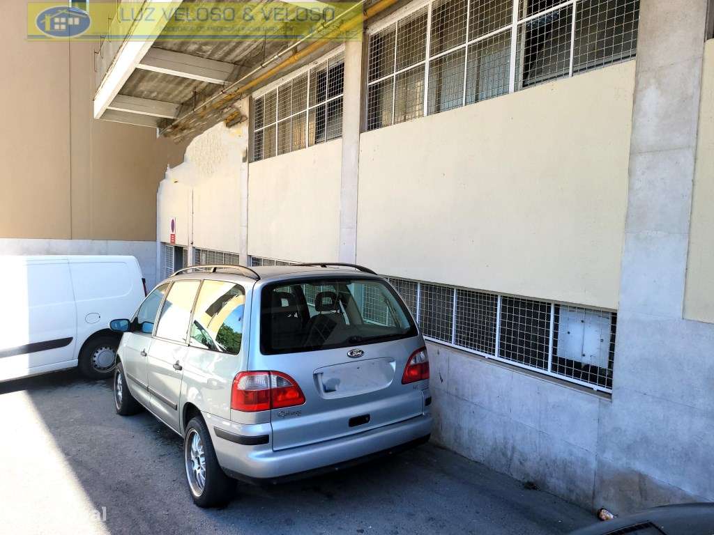 Armazém de 3 pisos, 3 entradas, 1118 m2, nas Olaias, Lisboa - Grande imagem: 5/28