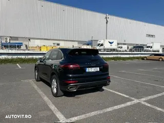 Porsche Cayenne 3.0 L V6 - 5