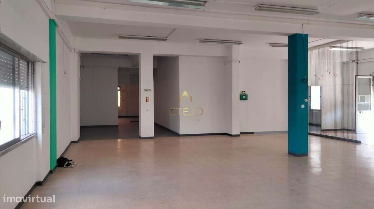 LOJA PARA VENDA  POVOA de SANTA IRIA  COM 260m2-8