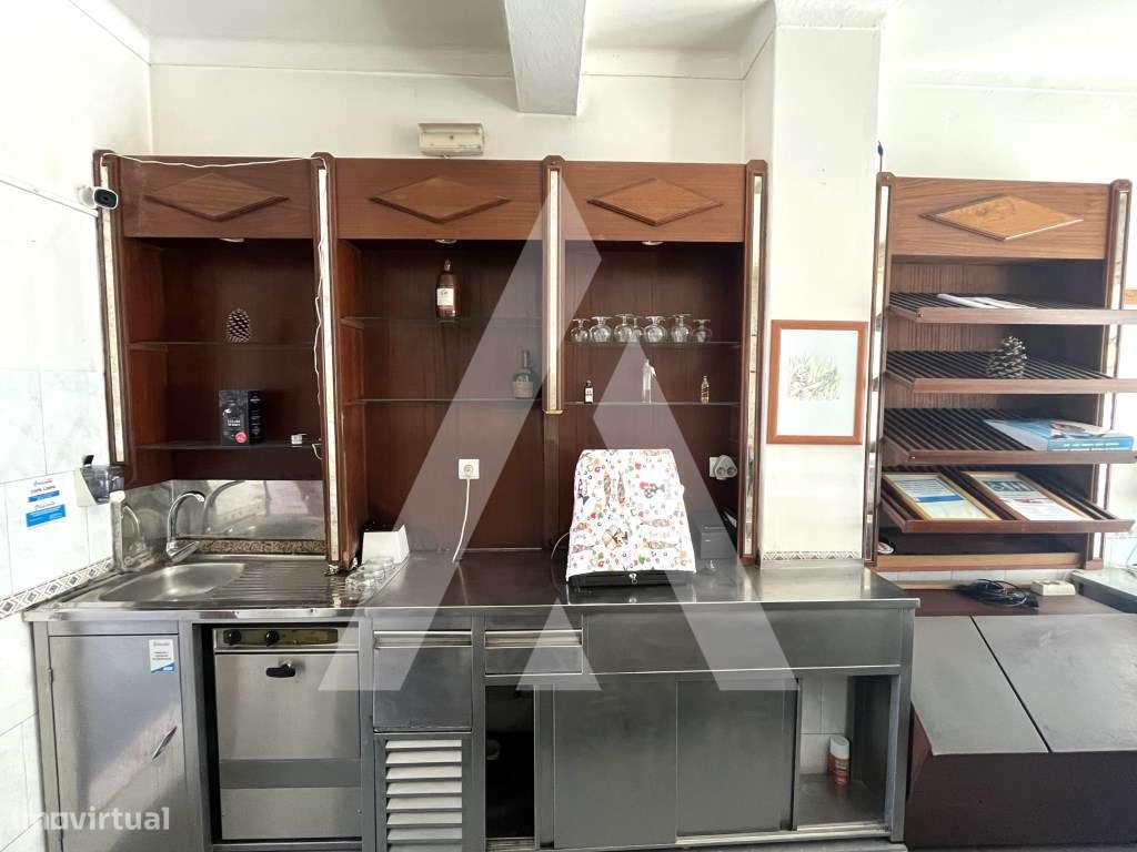 Cafetaria/Charcutaria com esplanada ,situada em zona habitacional d...-9