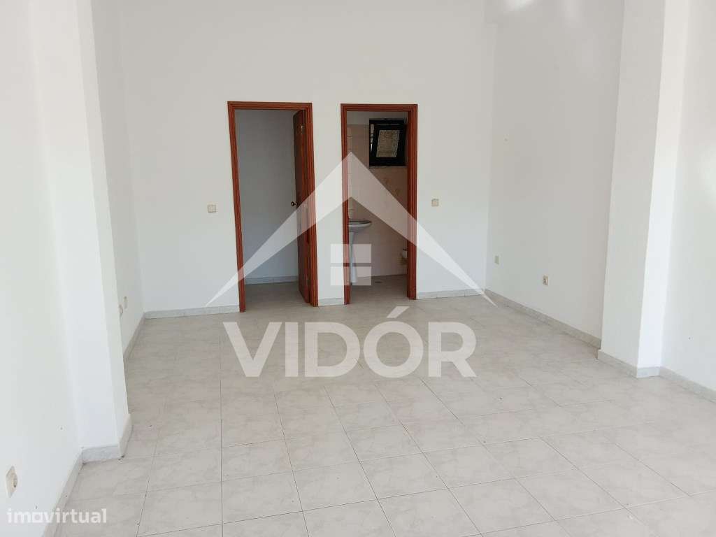 Loja no Novo Mercado Municipal da Baixa da Banheira CV - Grande imagem: 2/5