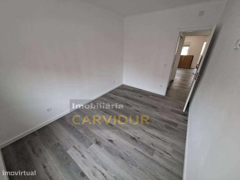 Baixa da Banheira T2 totalmente remodelado-12