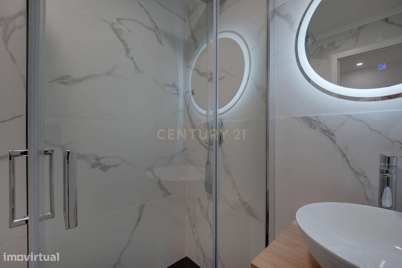 Prédio c/ 2 apartamentos (T1 e T2) com Pátio e Terraço - Centro Histór-55