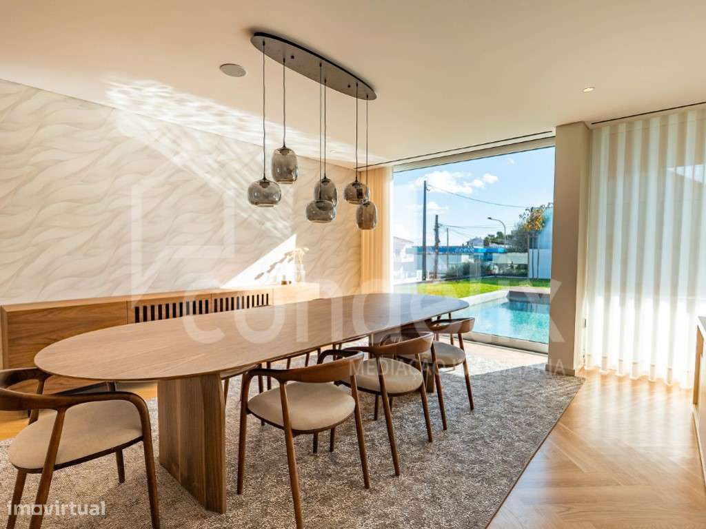 Moradia T5+1 nova com piscina em condomínio fechado de luxo no Estoril-12