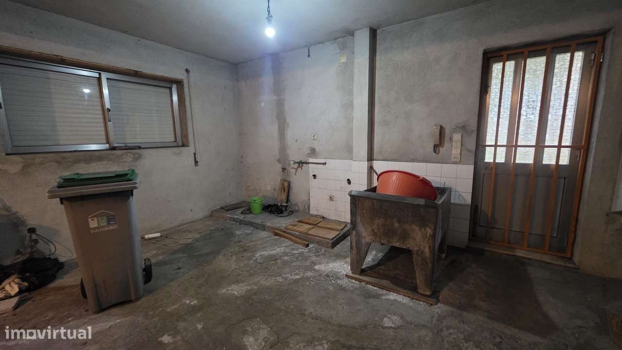 Moradia T3, de 4 frentes, em Arcozelo - Oportunidade Única!-42
