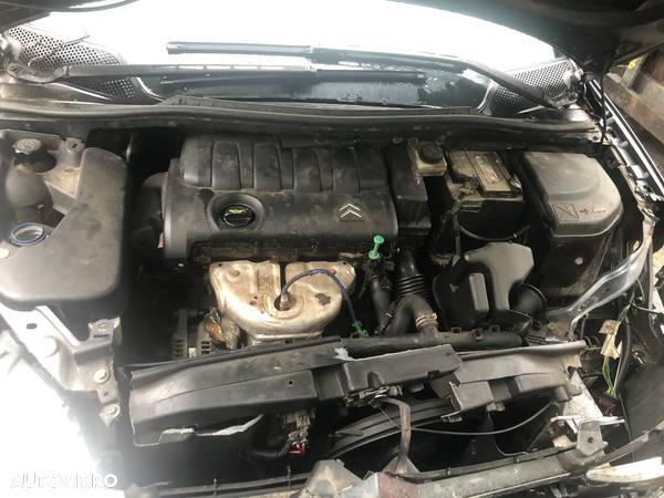 Dezmembrez Citroen C4 gri benzina 2005 - 8