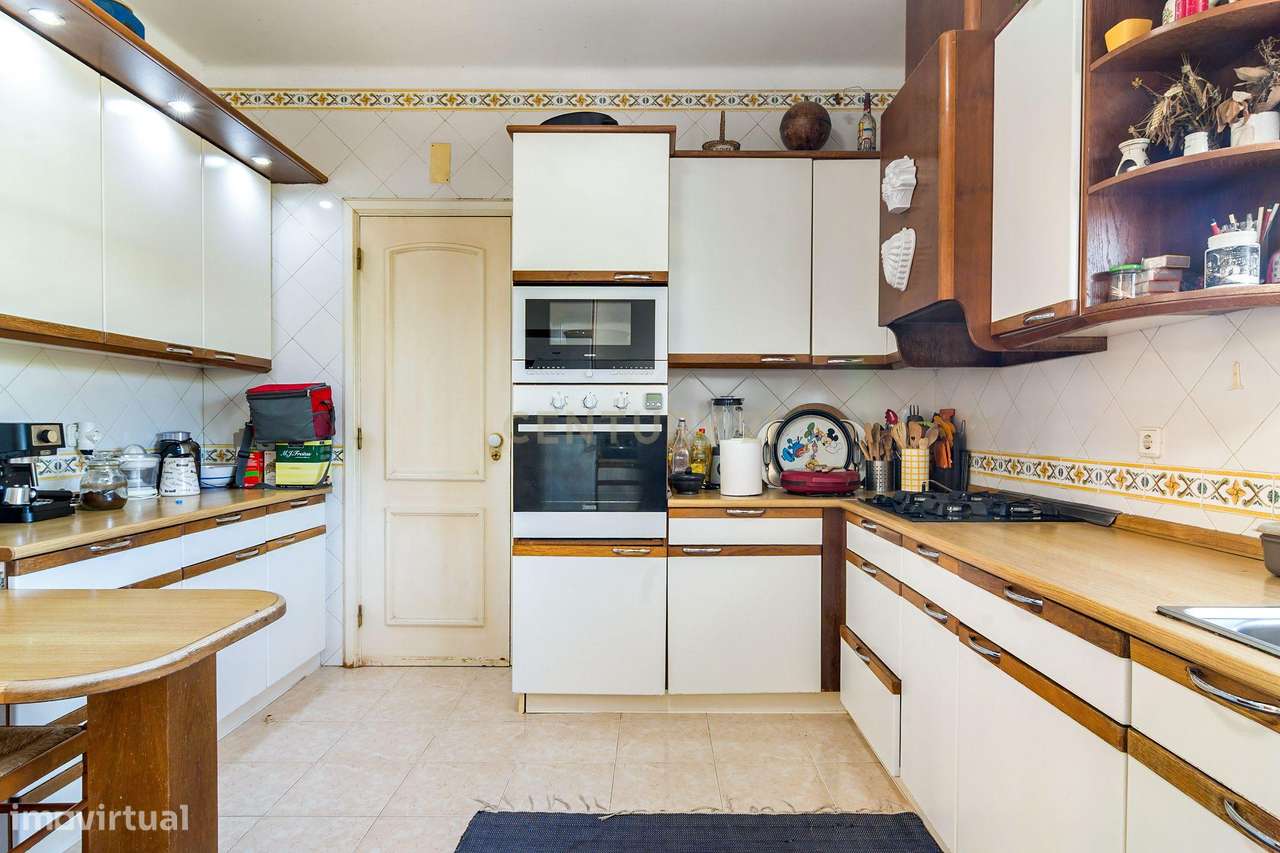 Quinta de 14000m2 com moradia T4 e piscina | Sintra-12