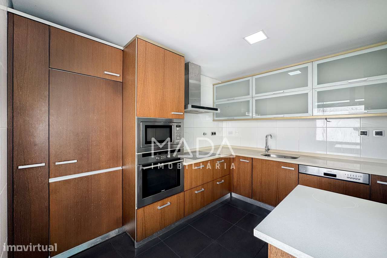 Apartamento T2+1 (último piso) c/sótão no centro histórico de Braga-9