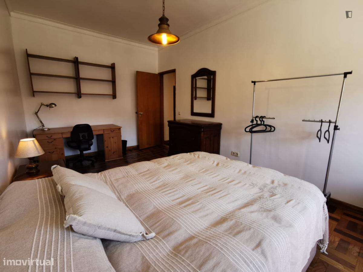 Quarto - localizado em Benfica Lisbon - Grande imagem: 3/10
