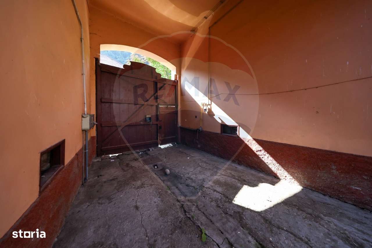 Casă / Vilă cu 10 camere de vânzare în zona Ultracentrală Râșnov-7