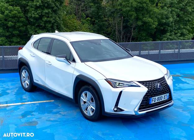 Lexus UX 250h 2.0L HEV 20H- (178 HP) 4X2 CVT Executive - 18