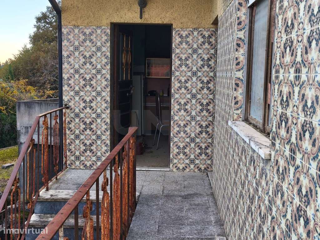 Oportunidade absolutamente imperdível - Moradia com parte renovada ...-35