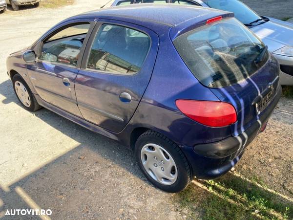 Dezmembrez Peugeot 206 1.4 b clima - 2